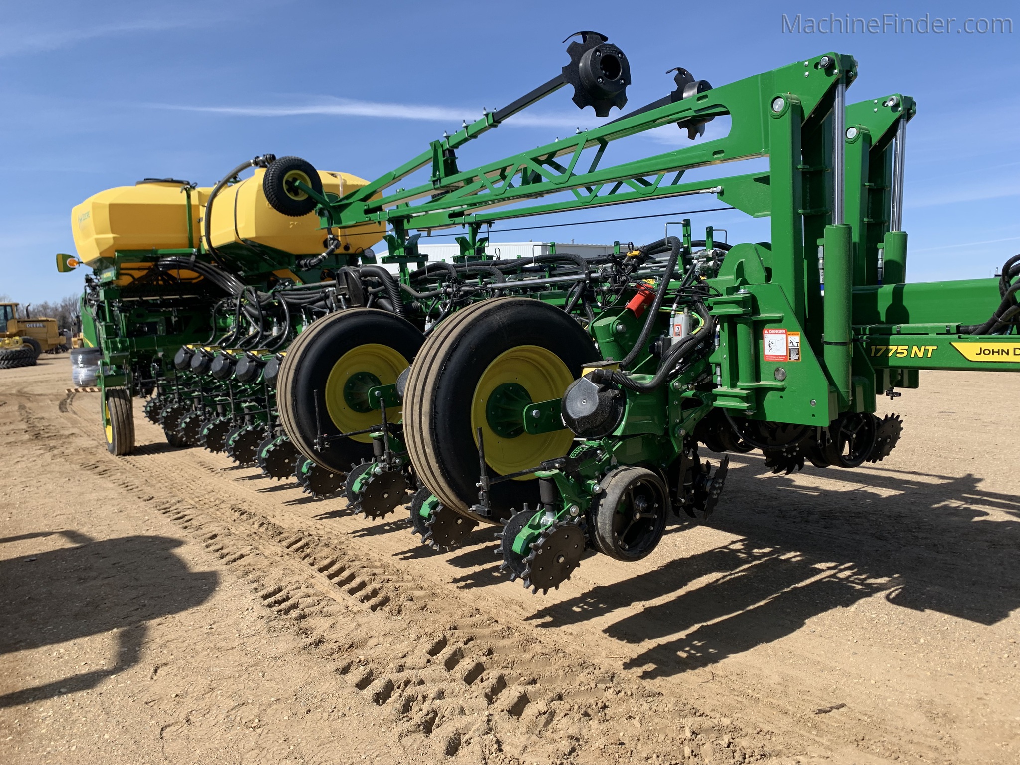 jonページ 2025 John Deere 1775NT | Planters: Drawn | MachineFinder
