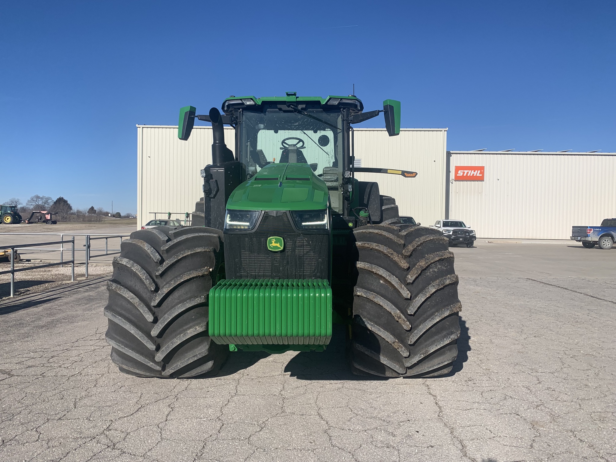  2023 John Deere 8R 370 at Heritage Tractor in Pittsburg, KS