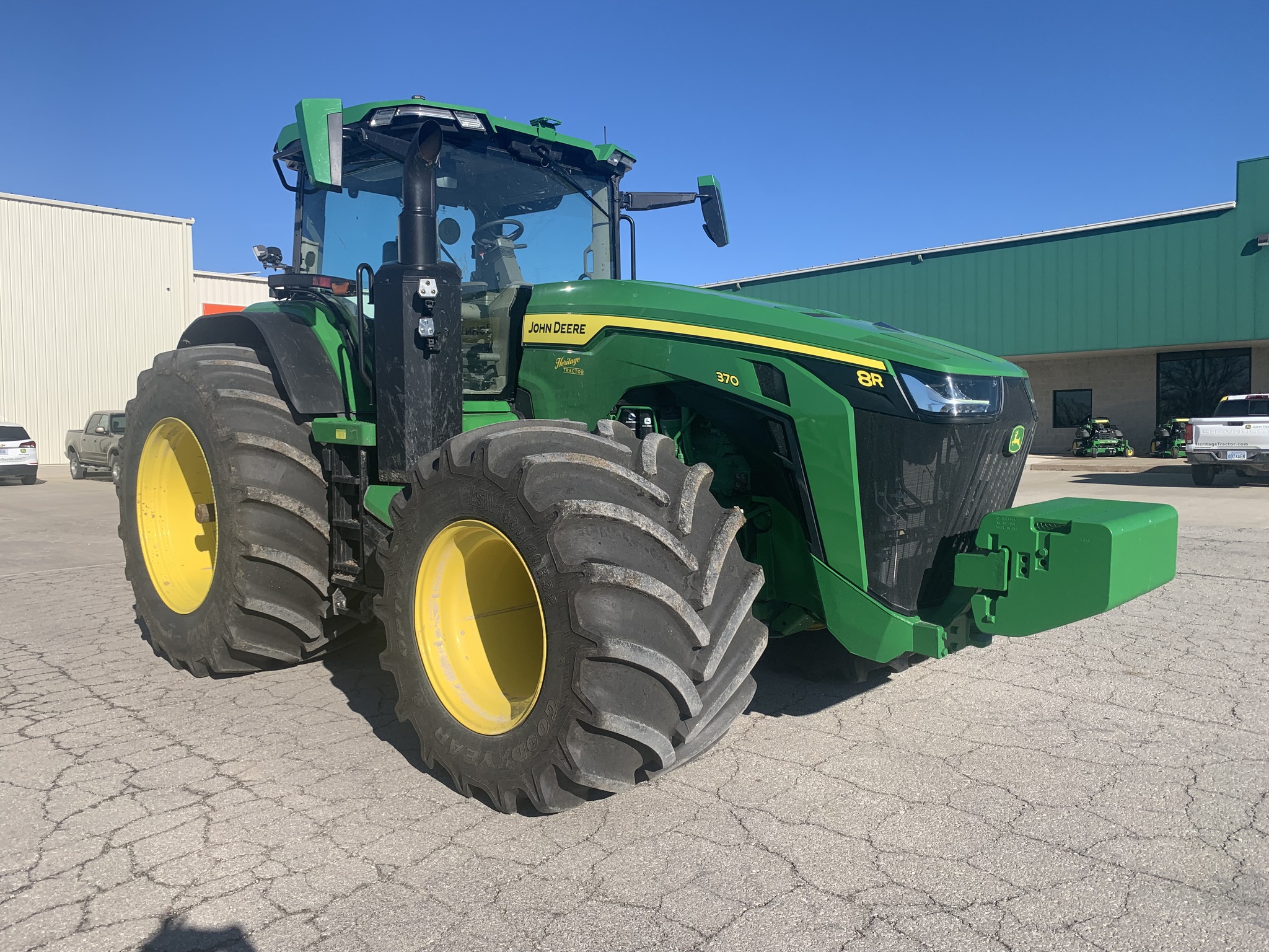  2023 John Deere 8R 370 at Heritage Tractor in Pittsburg, KS