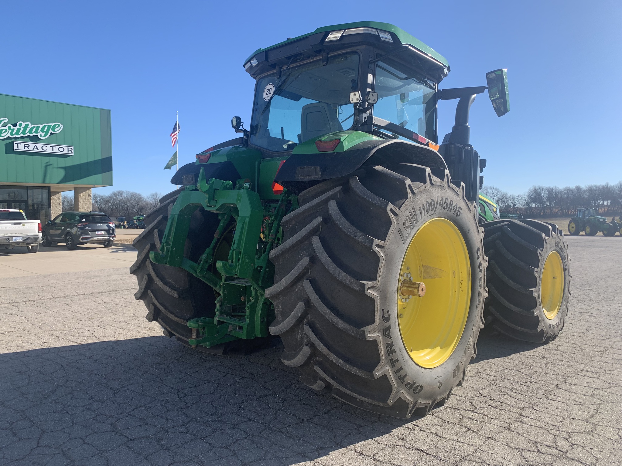  2023 John Deere 8R 370 at Heritage Tractor in Pittsburg, KS