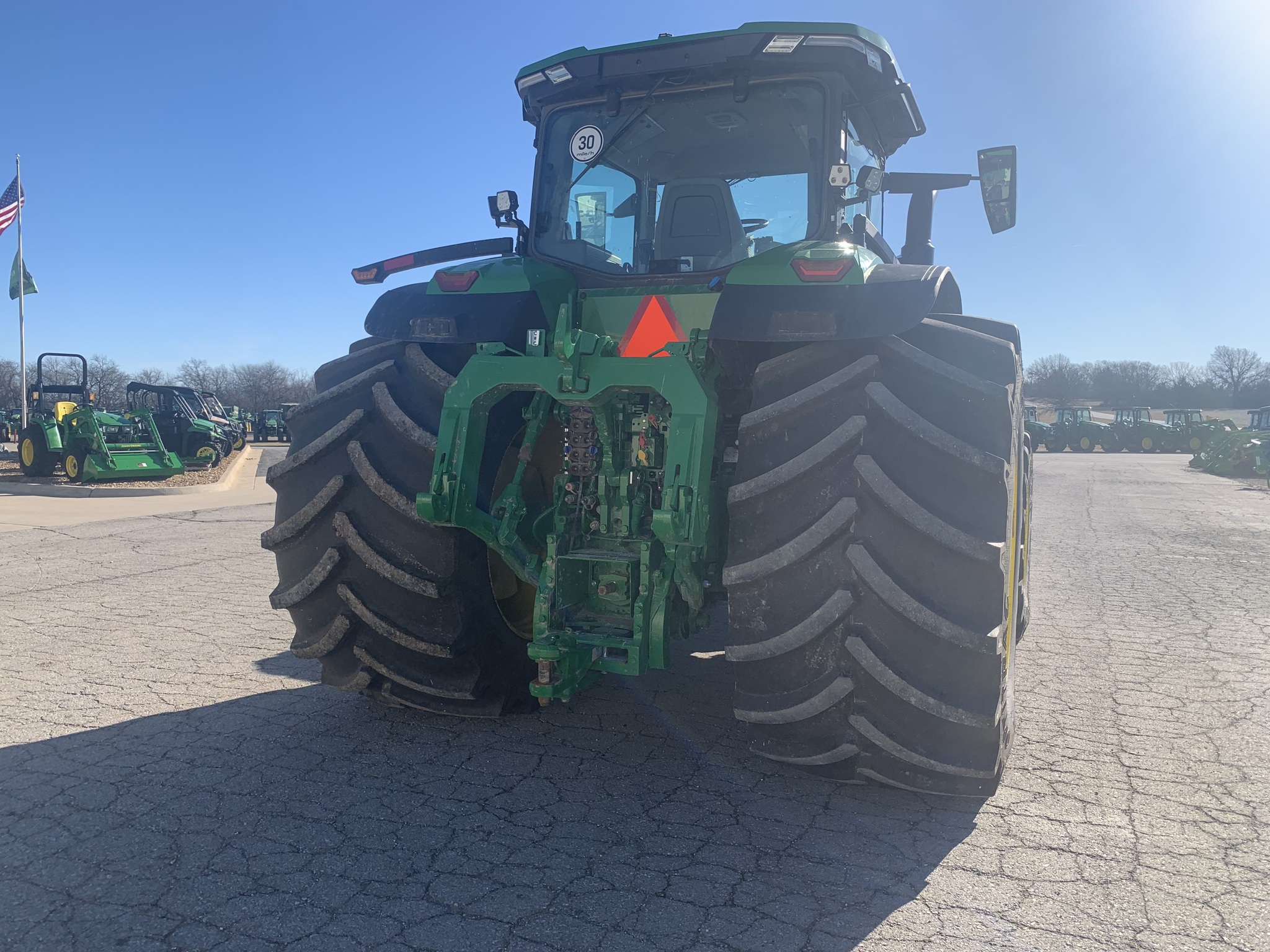  2023 John Deere 8R 370 at Heritage Tractor in Pittsburg, KS
