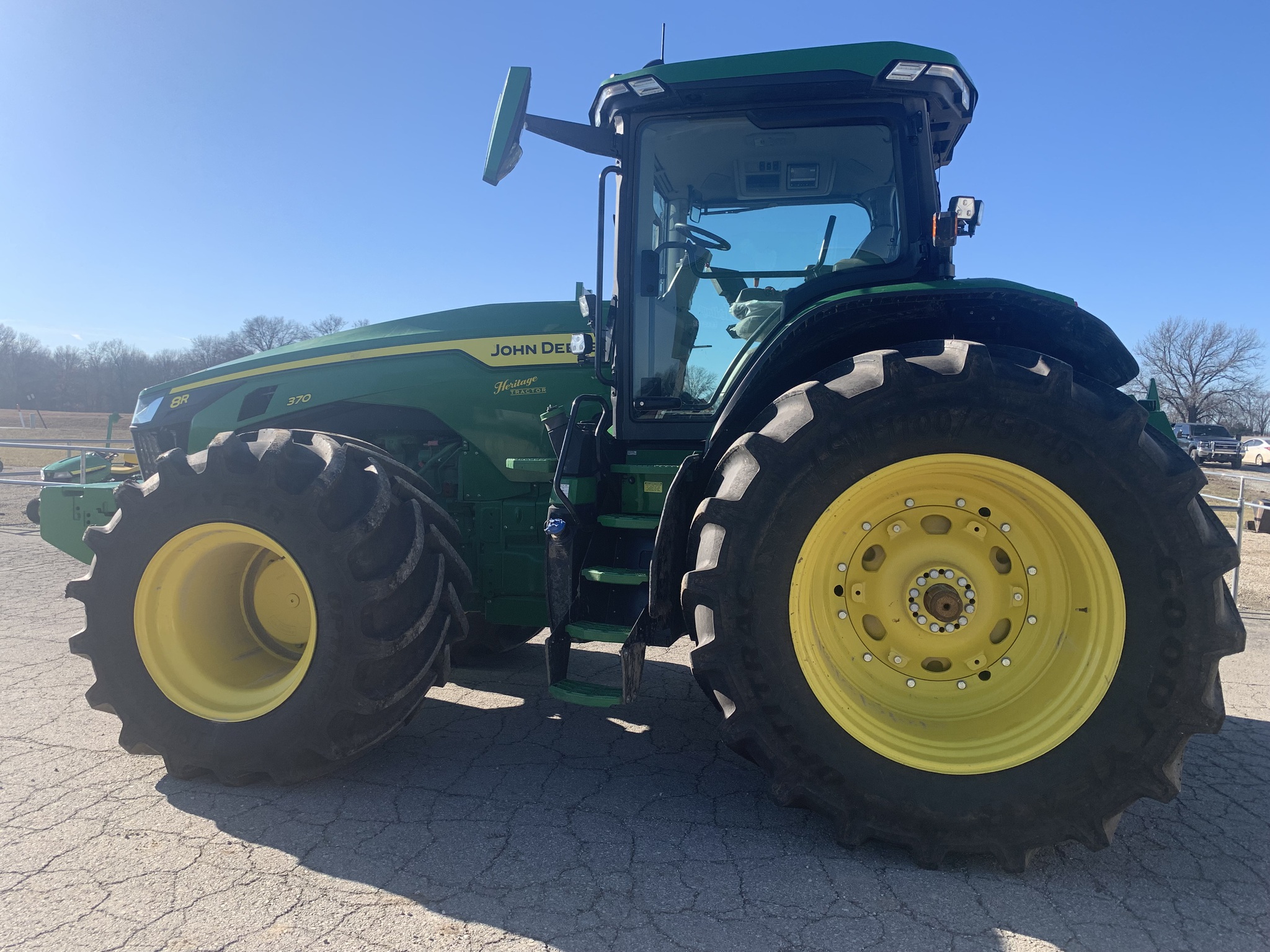  2023 John Deere 8R 370 at Heritage Tractor in Pittsburg, KS