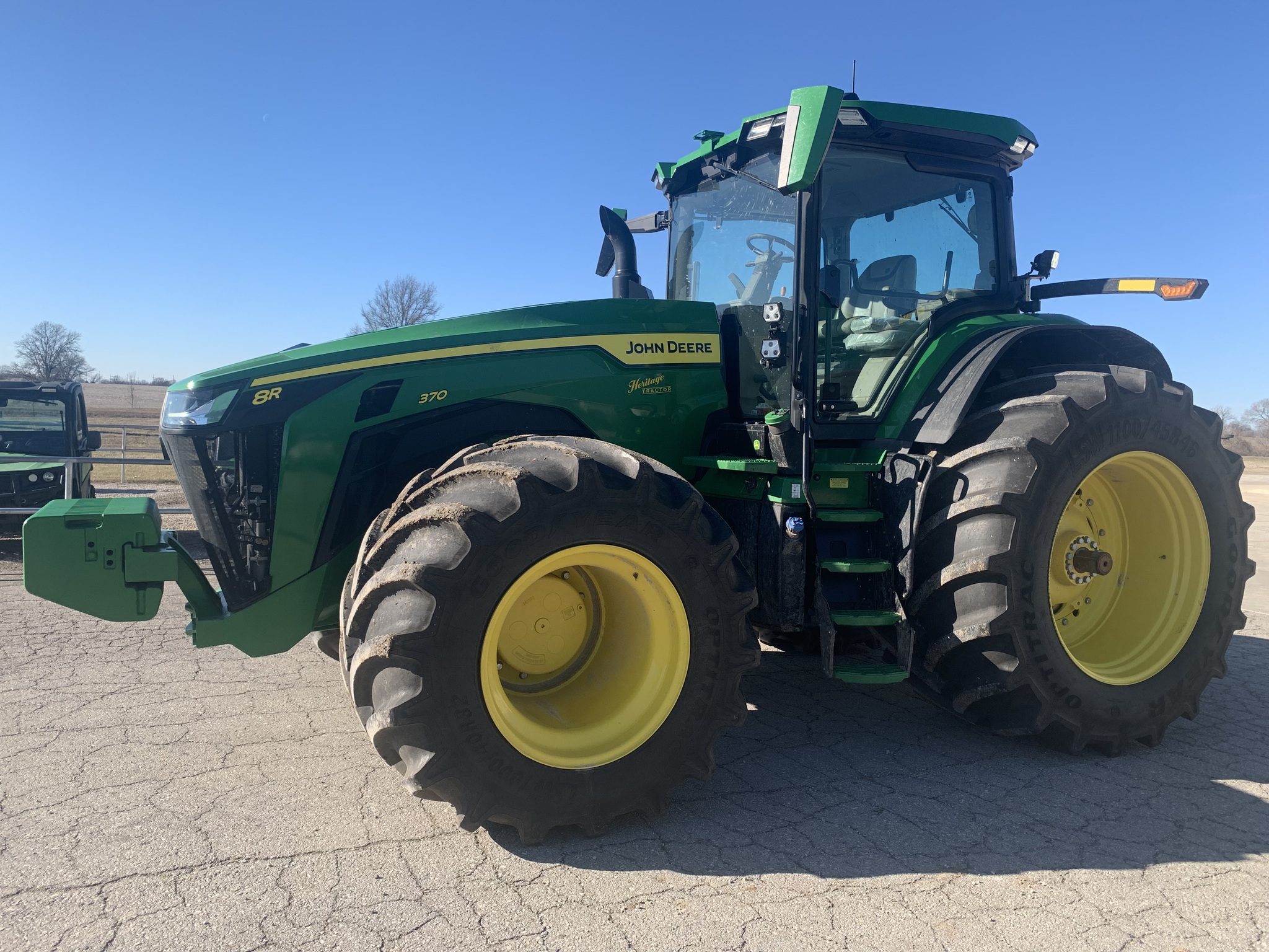  2023 John Deere 8R 370 at Heritage Tractor in Pittsburg, KS