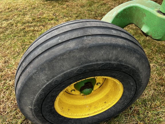 2004 John Deere 2210 - Photo10