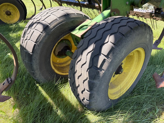 2004 John Deere 2210 - Photo10