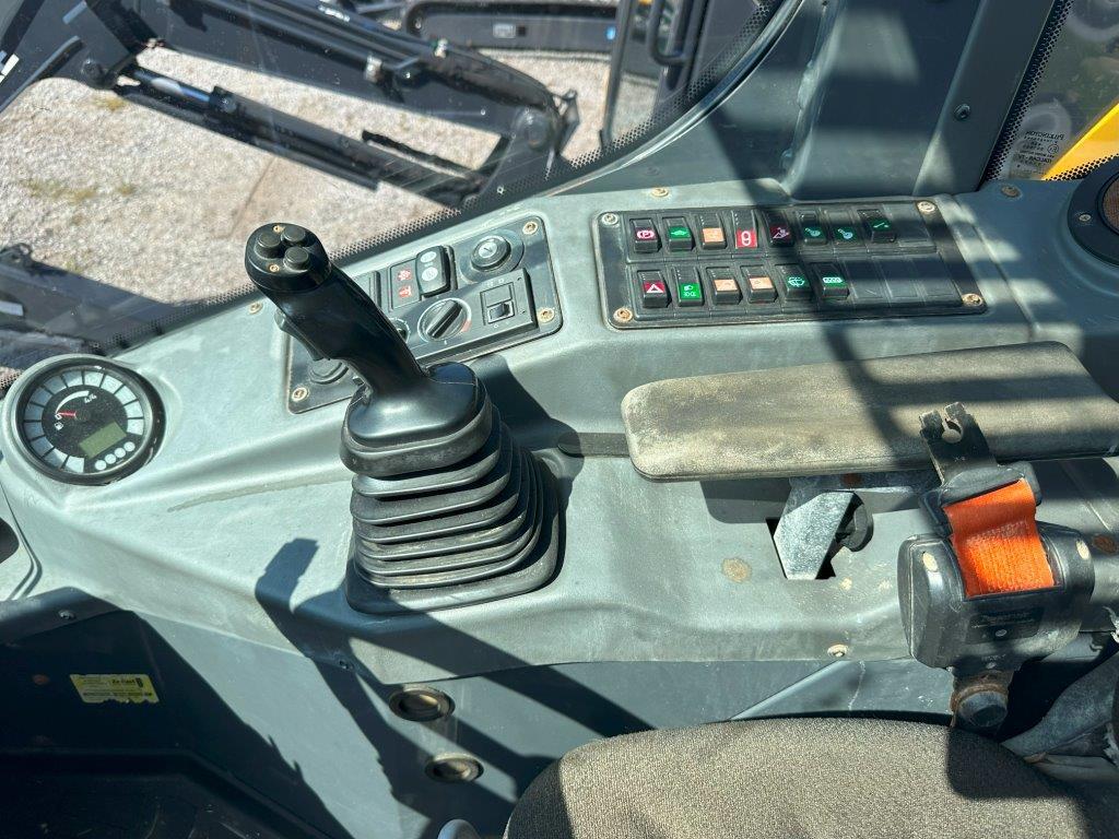 2021 John Deere 304L Image 12