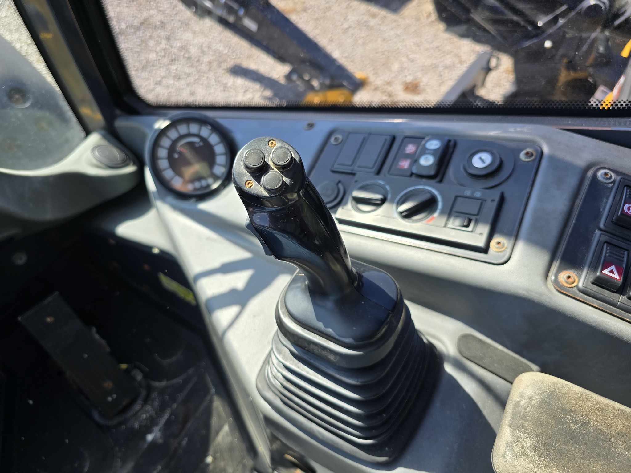 2021 John Deere 304L Image 13