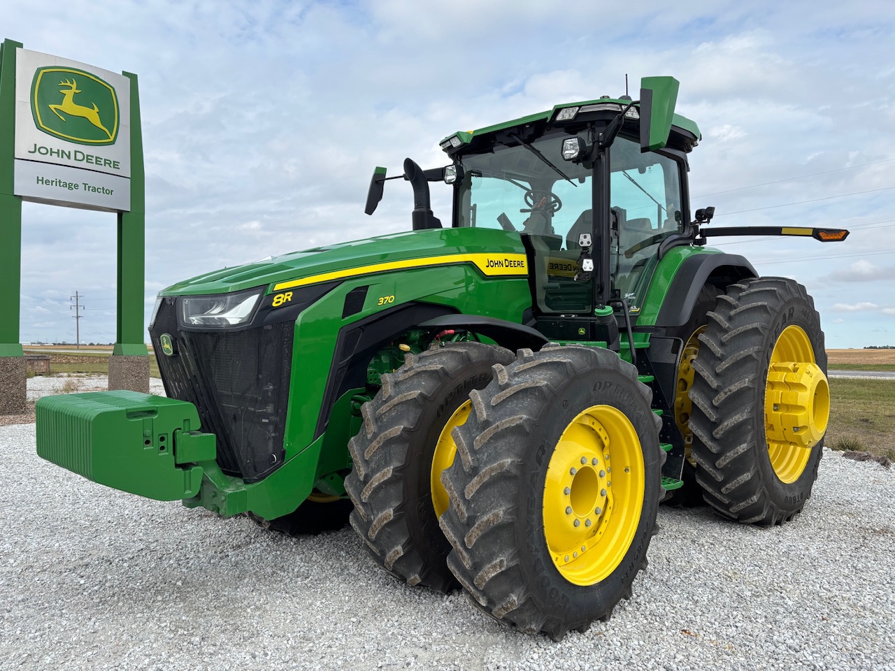  2020 John Deere 8R 370 at Heritage Tractor in Macomb, IL