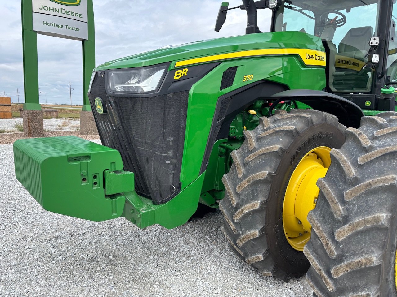  2020 John Deere 8R 370 at Heritage Tractor in Macomb, IL