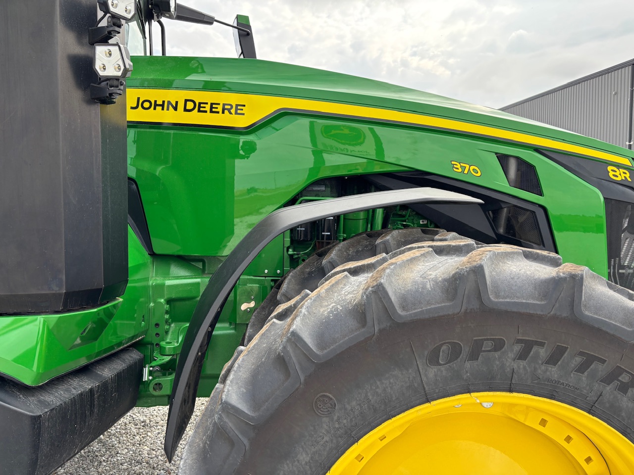  2020 John Deere 8R 370 at Heritage Tractor in Macomb, IL