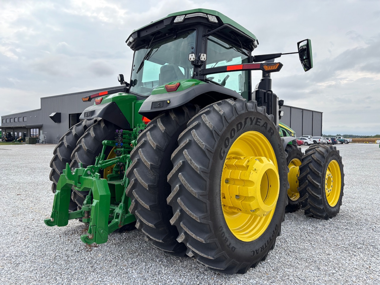  2020 John Deere 8R 370 at Heritage Tractor in Macomb, IL