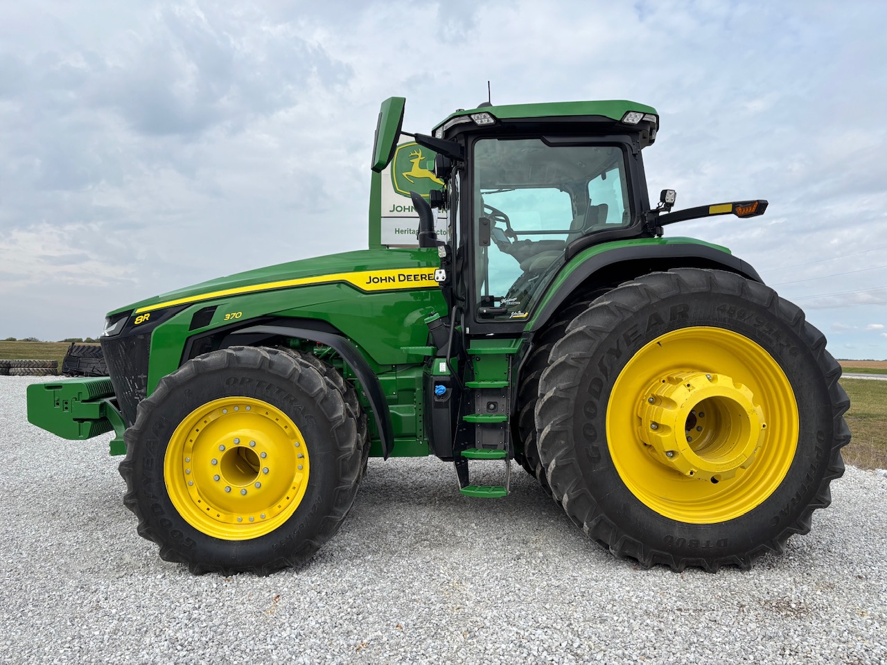  2020 John Deere 8R 370 at Heritage Tractor in Macomb, IL