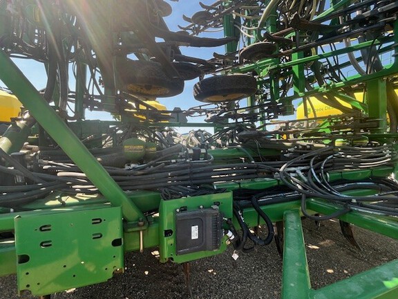 Used 2012 John Deere 1870 Air Drills and Seeders at Horizon Ag & Turf in Lloydminster, AB - Photo5
