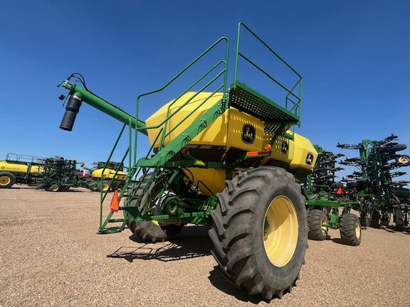 Used 2012 John Deere 1870 Air Drills and Seeders at Horizon Ag & Turf in Lloydminster, AB - Photo12