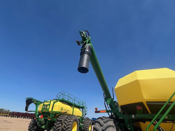 Used 2012 John Deere 1870 Air Drills and Seeders at Horizon Ag & Turf in Lloydminster, AB - Photo14