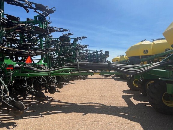 Used 2012 John Deere 1870 Air Drills and Seeders at Horizon Ag & Turf in Lloydminster, AB - Photo18