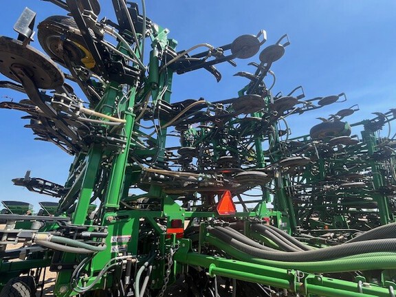 Used 2012 John Deere 1870 Air Drills and Seeders at Horizon Ag & Turf in Lloydminster, AB - Photo20