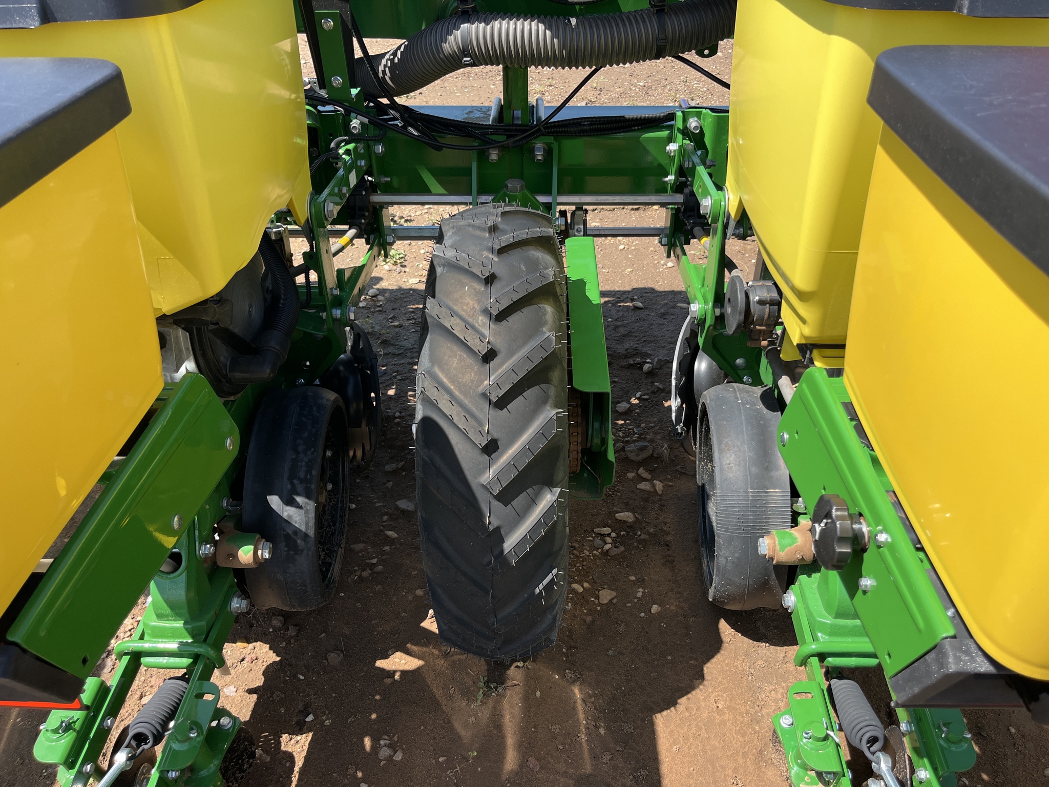 2024 John Deere 1725 Image 4