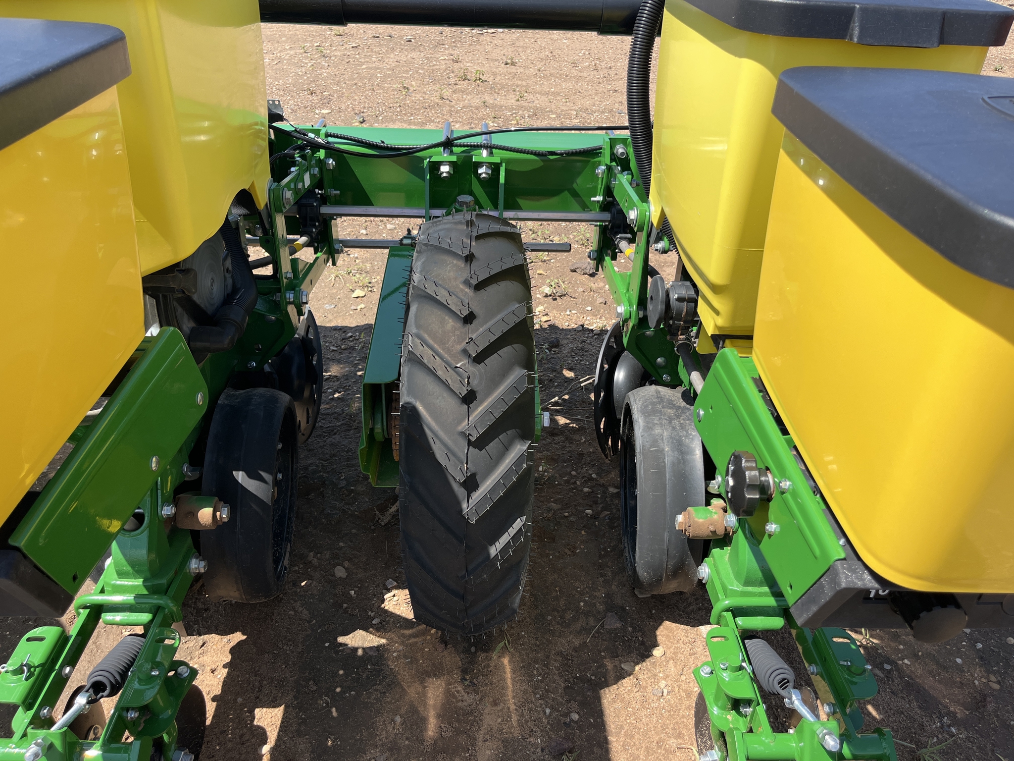 2024 John Deere 1725 Image 9