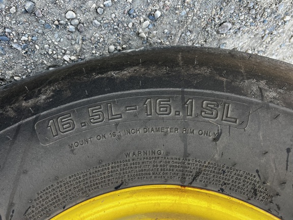 2024 John Deere W235R - Photo12