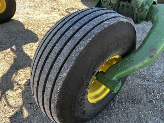 2024 John Deere W235R - Photo13