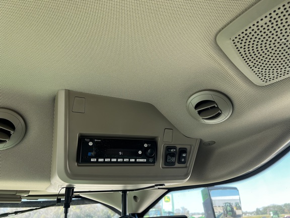 2024 John Deere W235R - Photo38