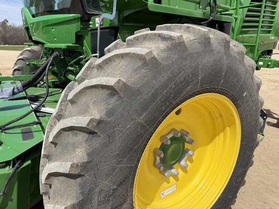 2024 John Deere W235R - Photo10