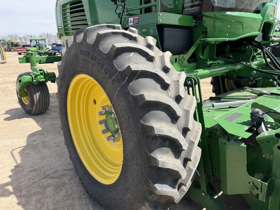 2024 John Deere W235R - Photo11