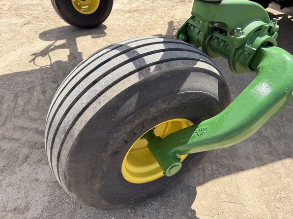 2024 John Deere W235R - Photo13