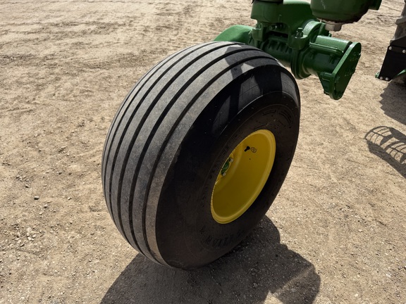 2024 John Deere W235R - Photo14