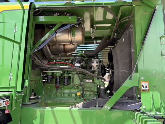 2024 John Deere W235R - Photo21