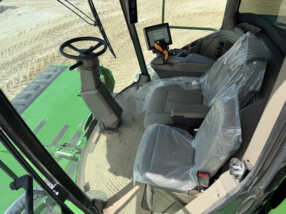 2024 John Deere W235R - Photo40