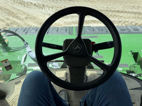 2024 John Deere W235R - Photo41