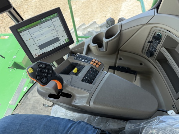 2024 John Deere W235R - Photo43