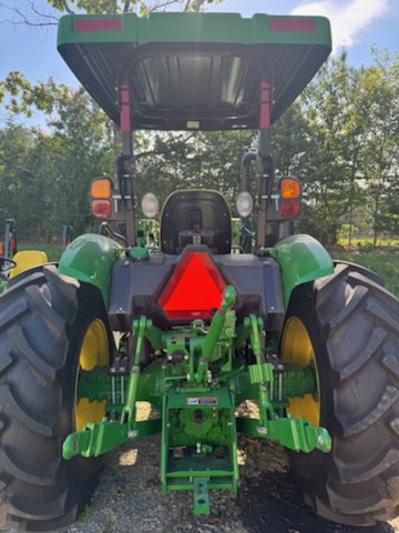 2022 John Deere 5075E Image 4