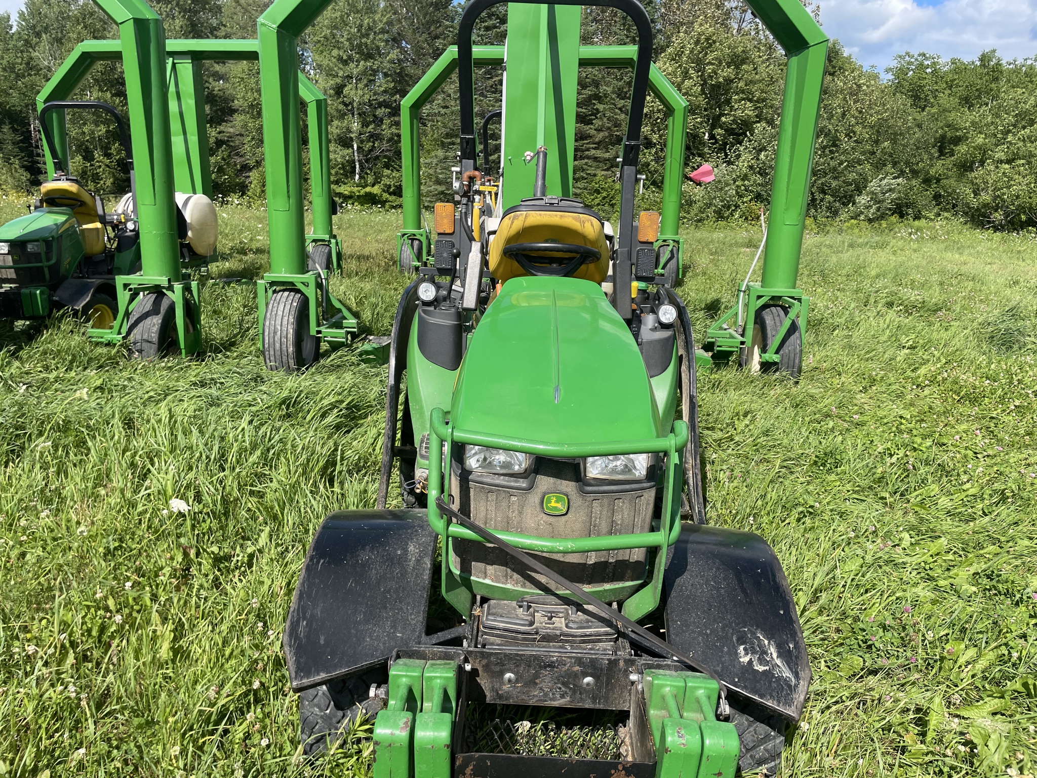 2021 John Deere 2025R Image 10