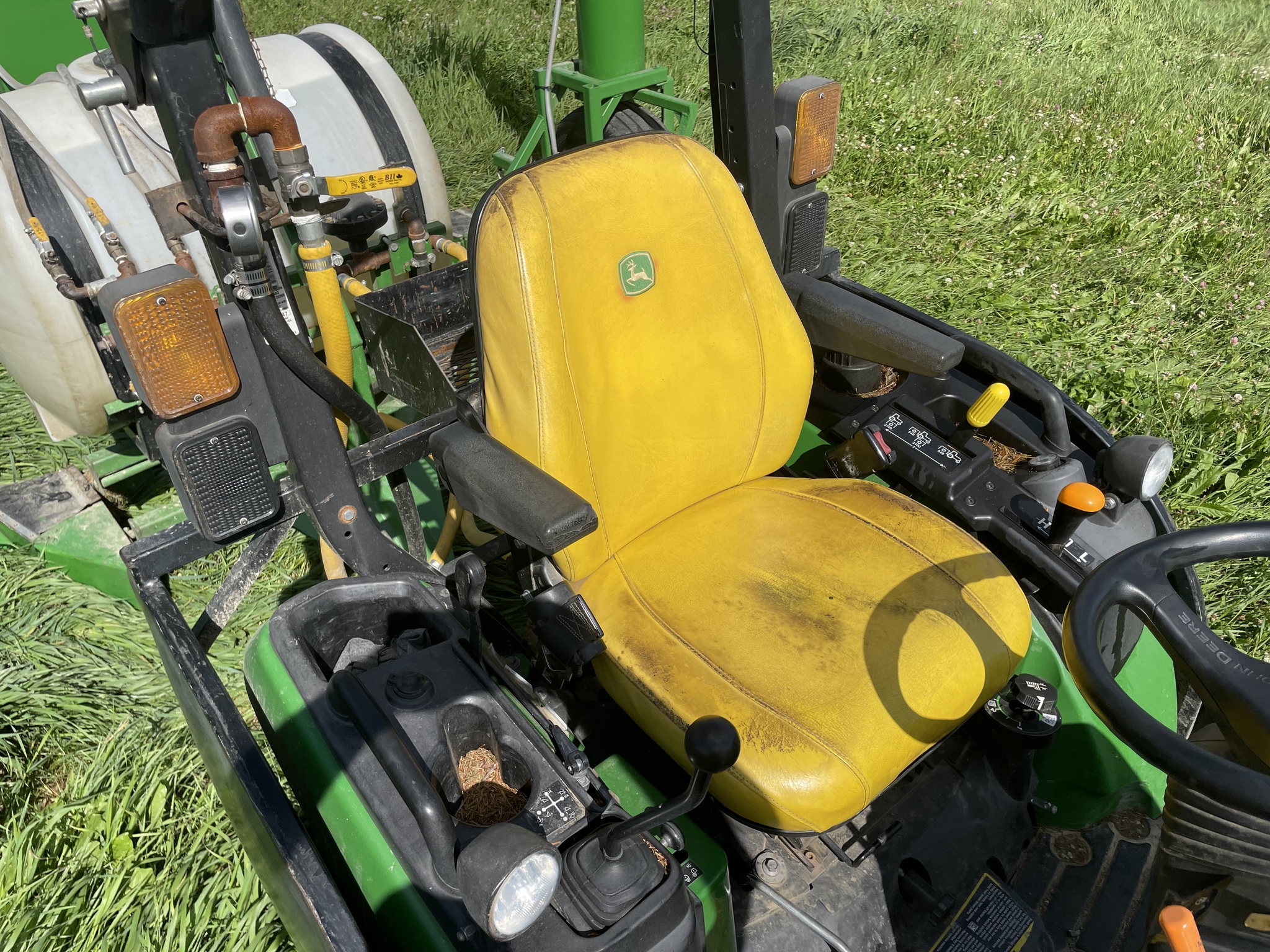 2021 John Deere 2025R Image 13