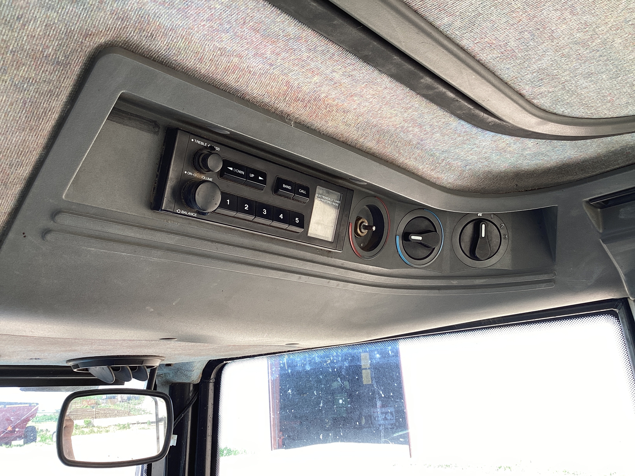 1997 New Holland 8360 Image 4