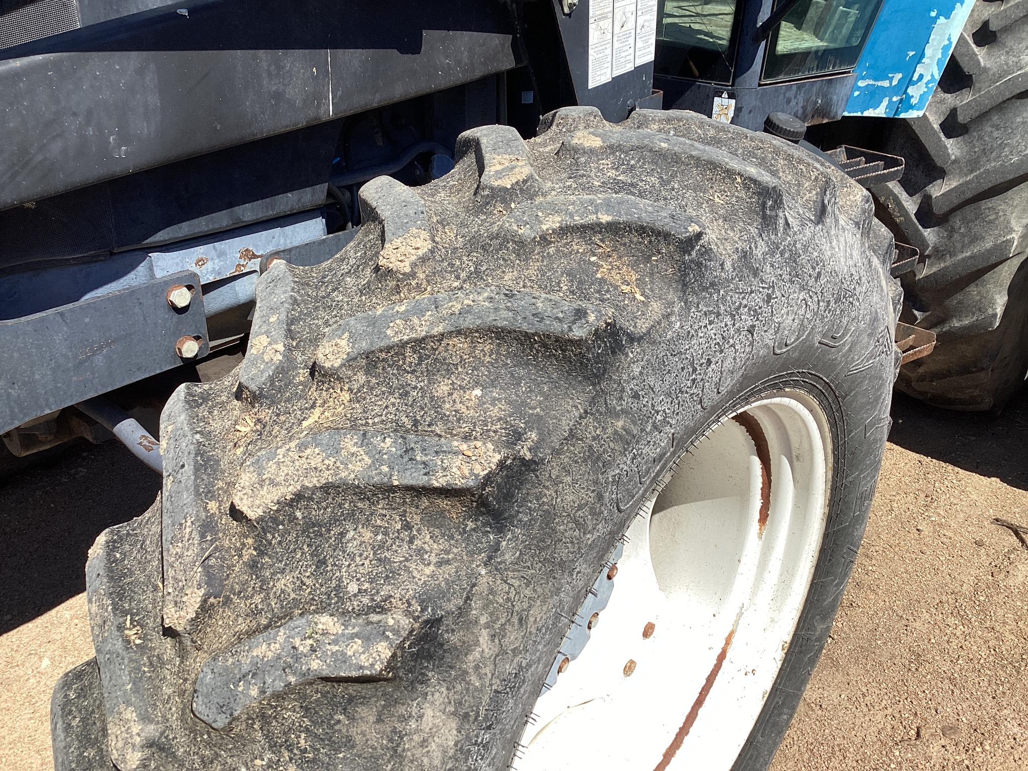 1997 New Holland 8360 Image 10