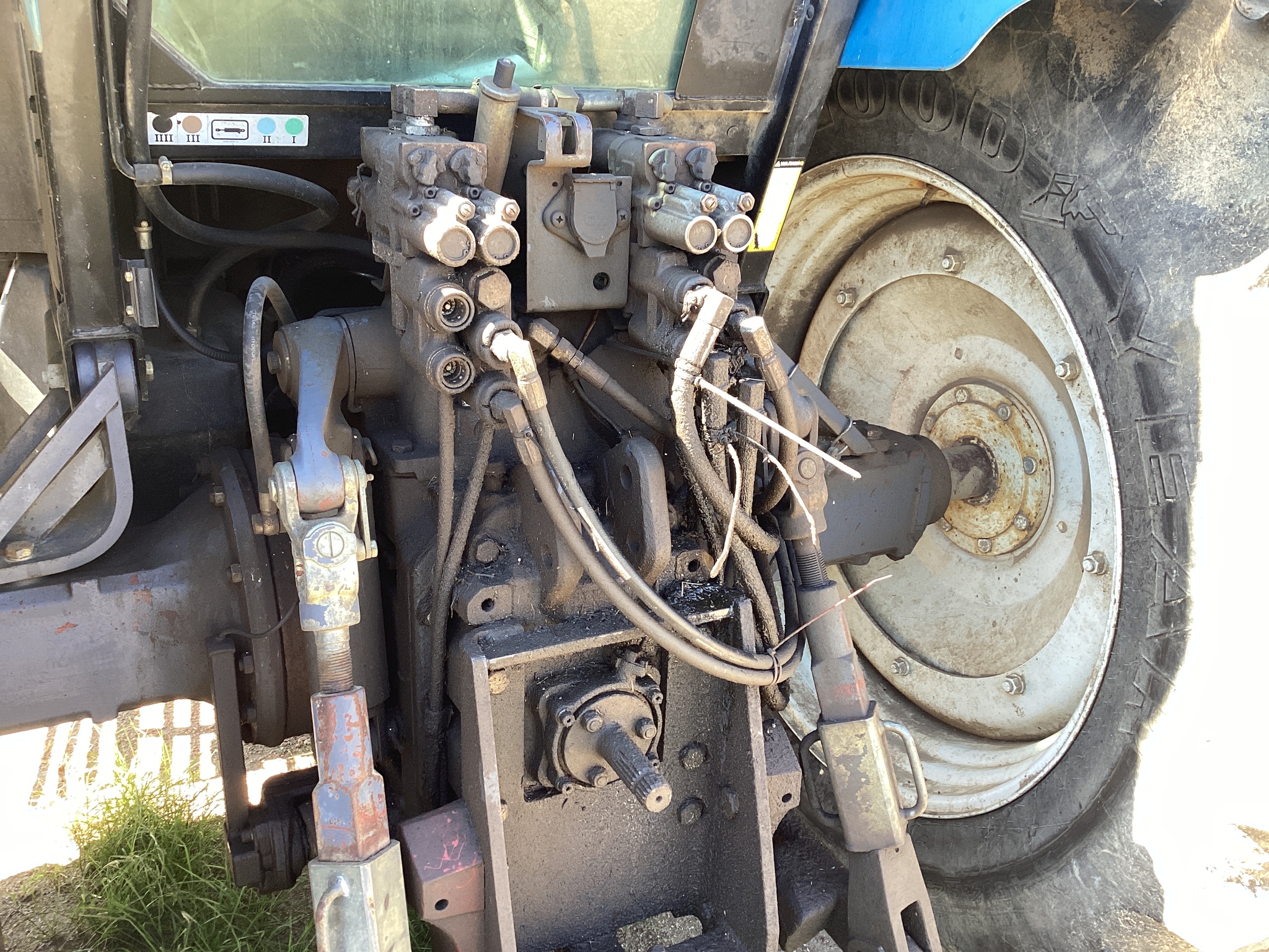 1997 New Holland 8360 Image 12