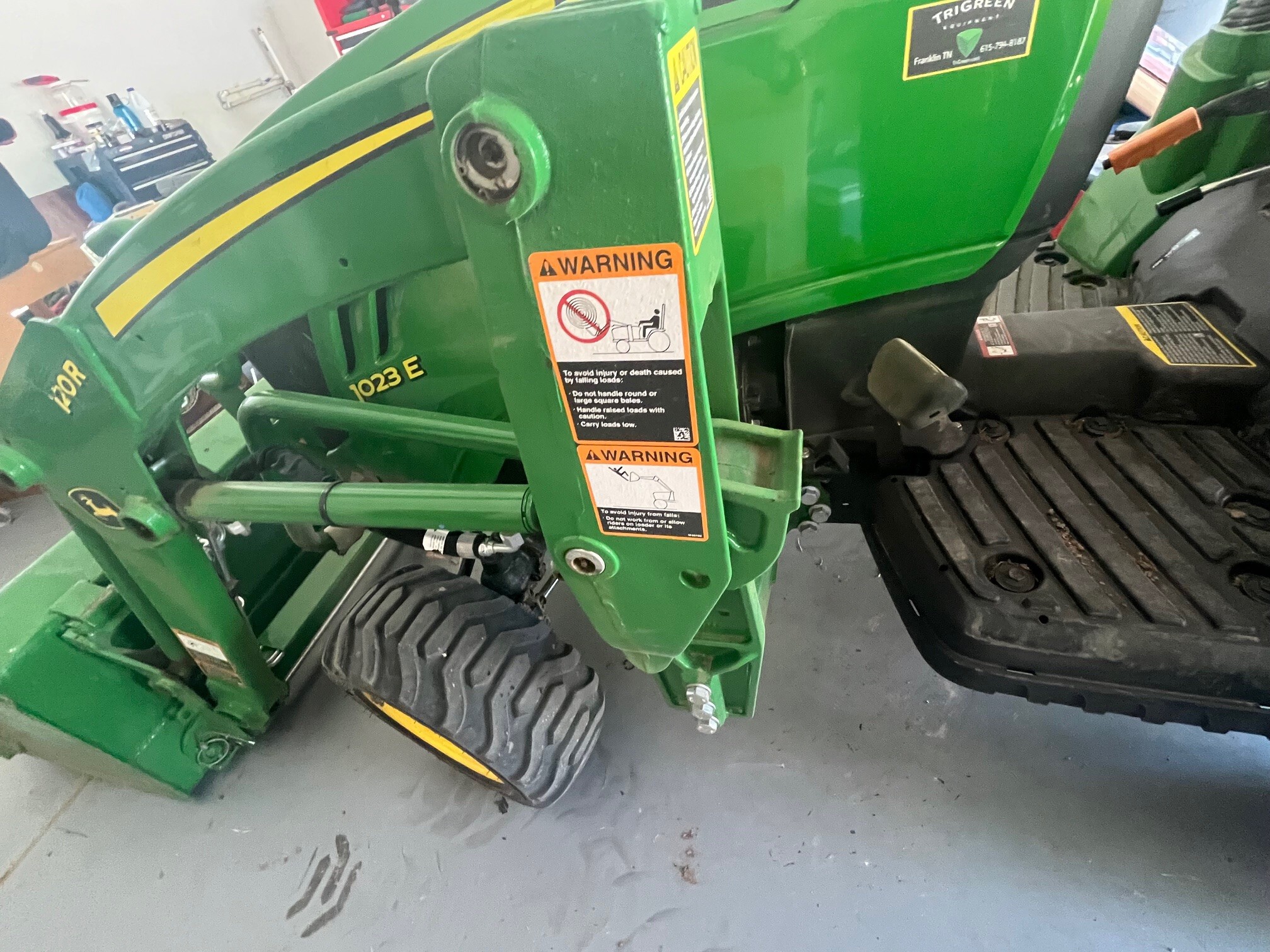 2024 John Deere 1023E Image 12