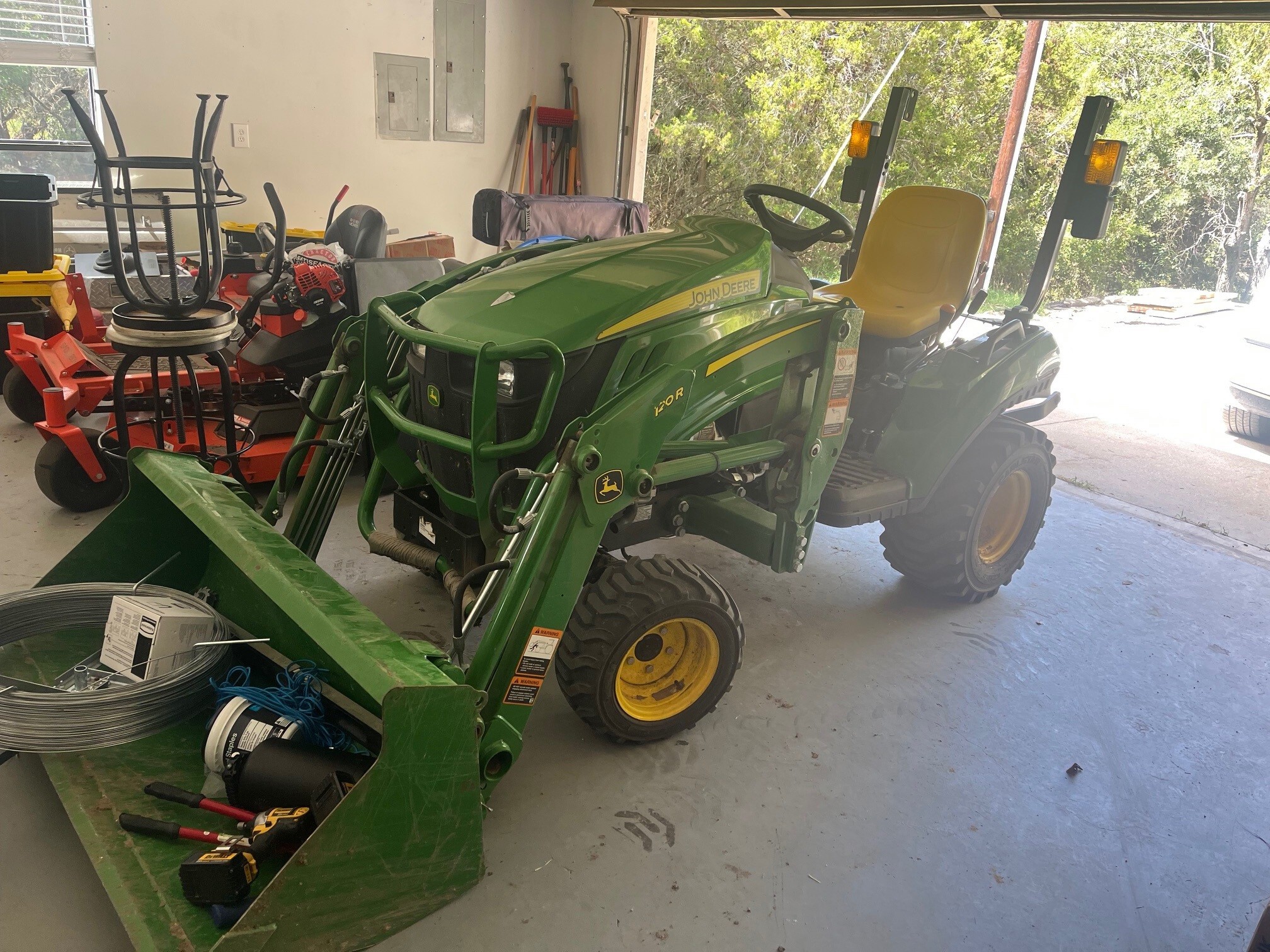 2024 John Deere 1023E Image 1