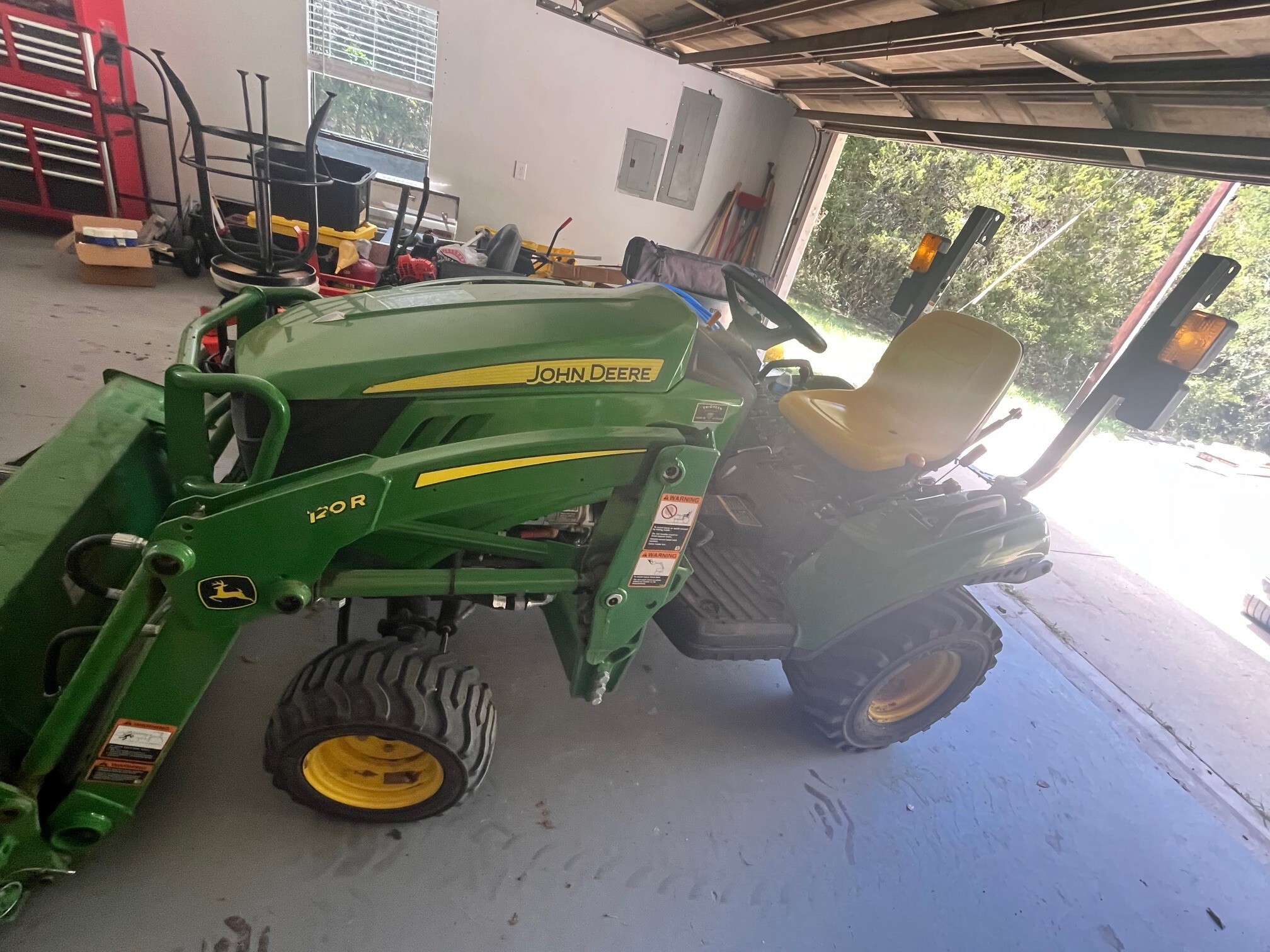 2024 John Deere 1023E Image 3