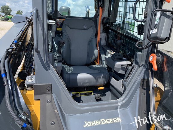 Photo of 2024 John Deere 334 P
