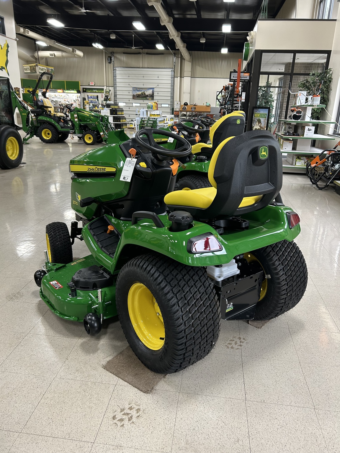 2025 John Deere X570 Image 3