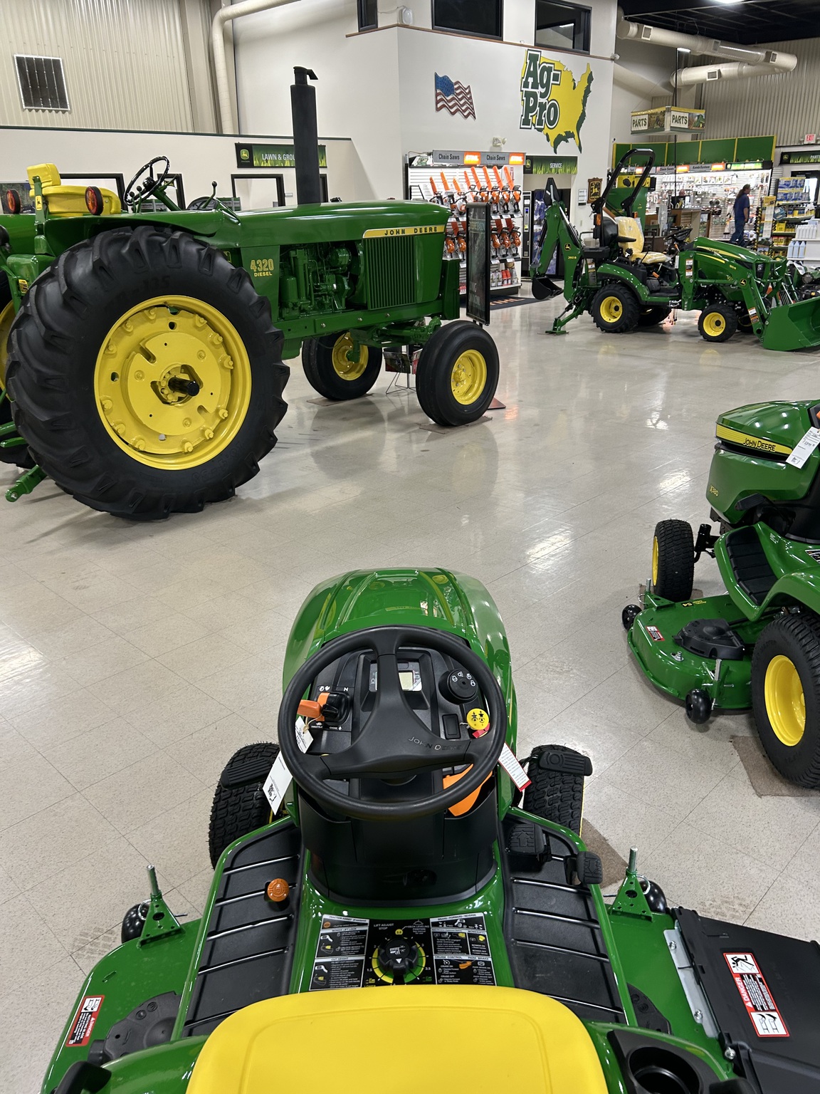 2025 John Deere X570 Image 6