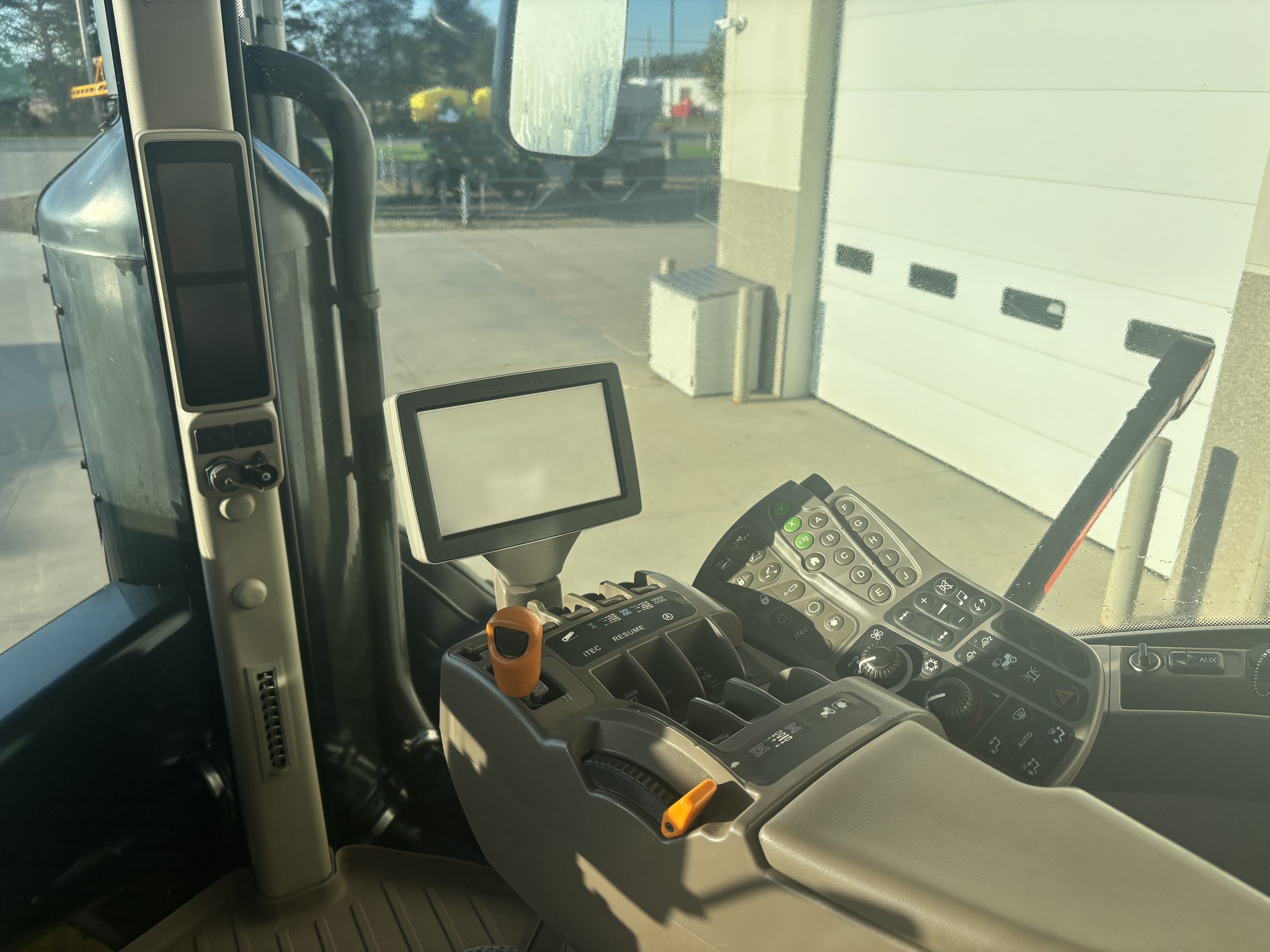 2014 John Deere 9360R Image 10