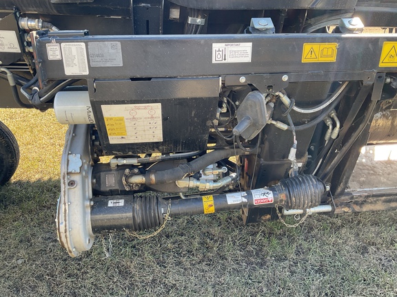 Used 2019 MacDon FD135 Combine Platforms at Horizon Ag & Turf in Westlock, AB - Photo8