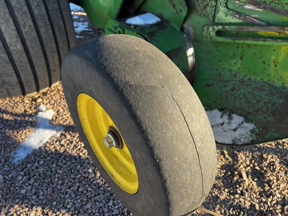 2020 John Deere 560M - Photo11