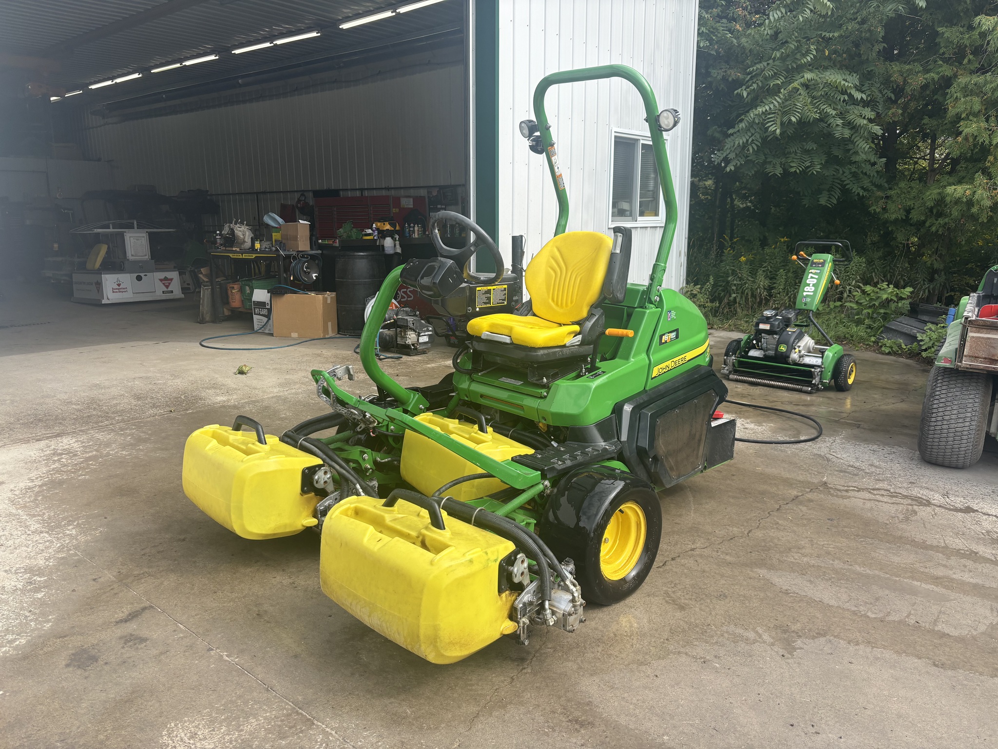 2020 John Deere 2700 Image 1